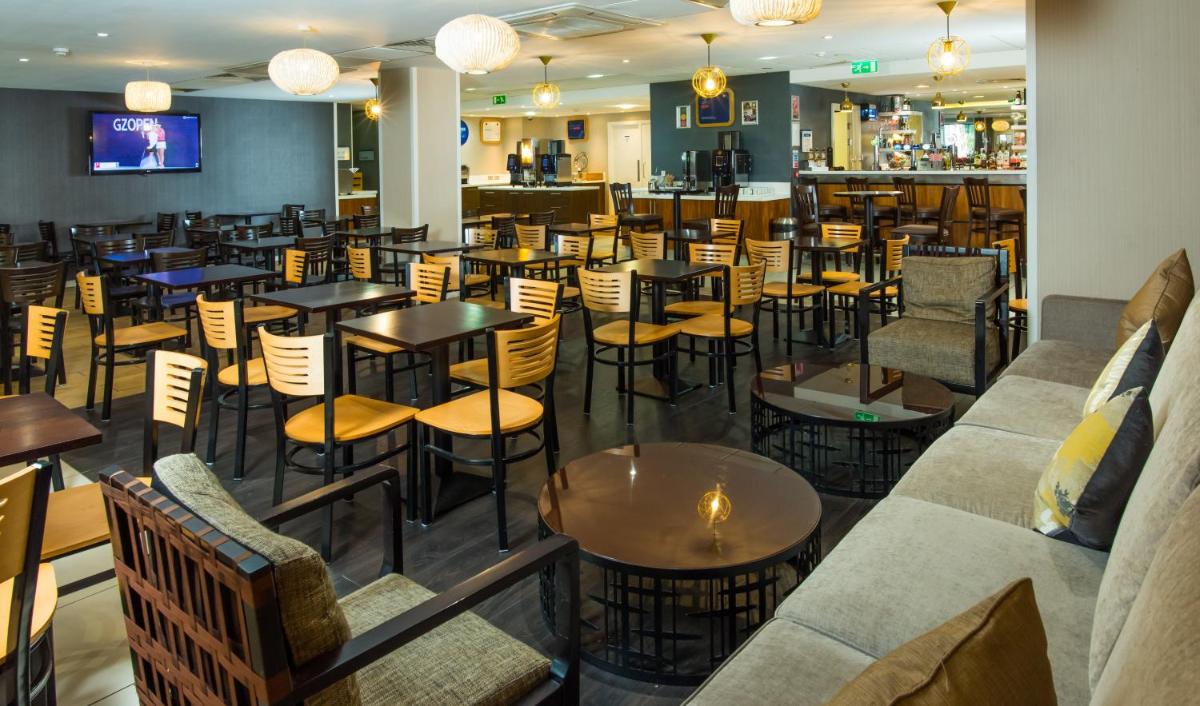 Holiday Inn Express London-Wimbledon-South, an IHG Hotel - Housity