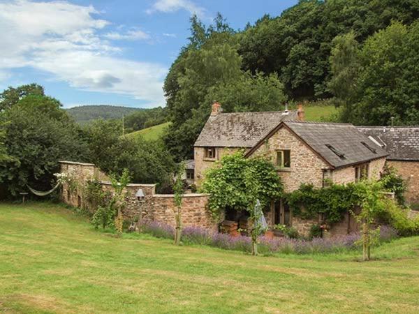 The Lodge Farm Barn - Housity