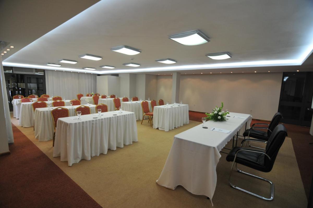 Hotel Los Cedros - Housity