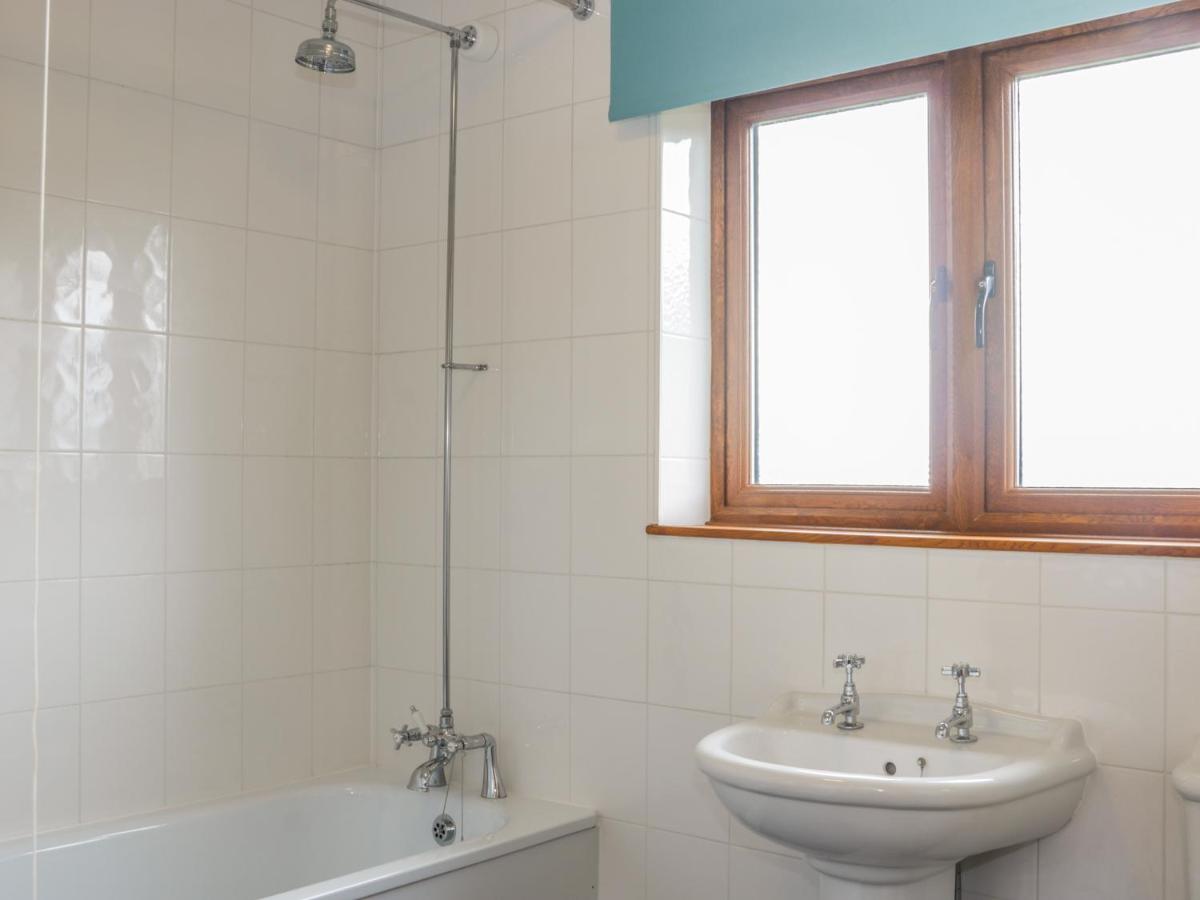Acorn Cottage 2 - Housity