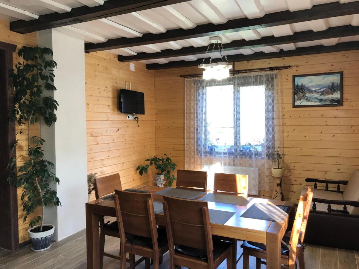 Вербовий двір - Willow Yard - Housity