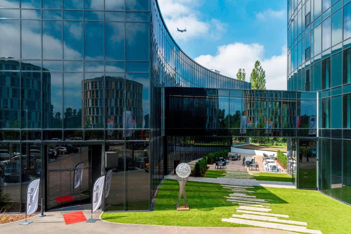 Airport Plaza Hotel Hamburg - Housity