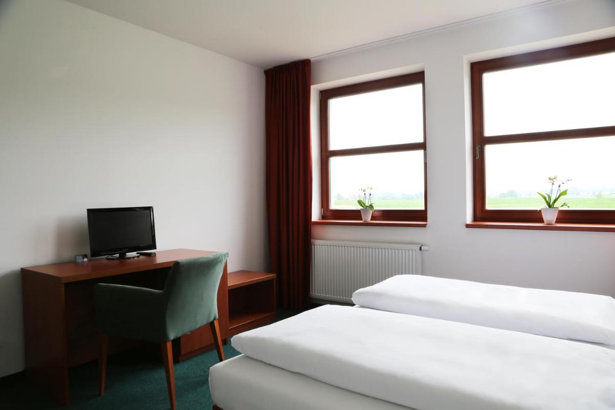 Sporthotel Hostivice - Housity