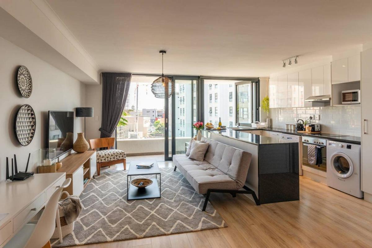 MONDAINE CENTRAL LUXURIOUS SPACIOUS AND TRENDY - Housity