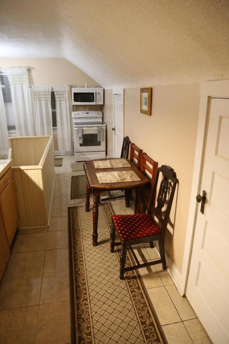 Charming 2BD near UC, Hospitals,ZOO - Housity