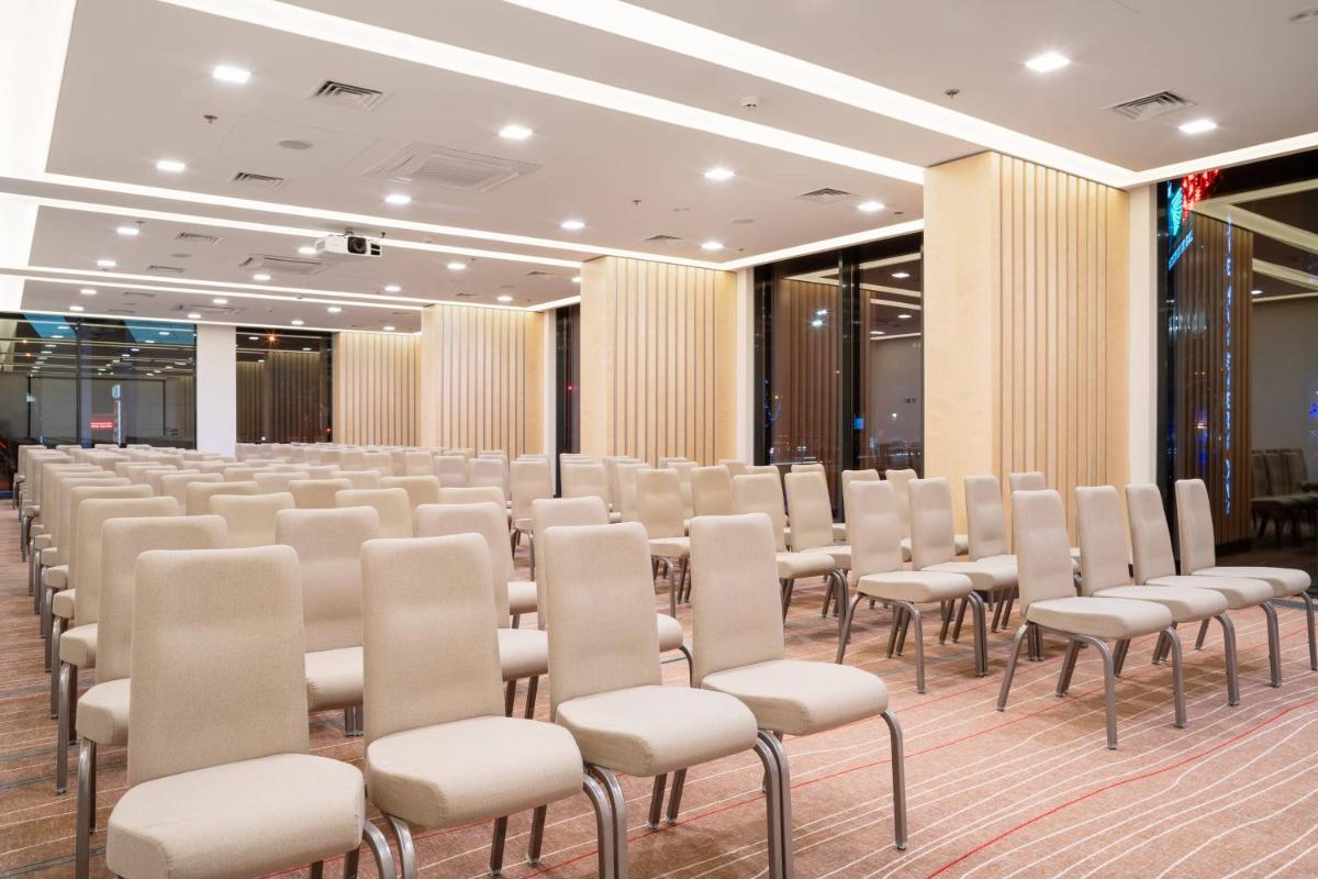 Sky Loft Hotel Kyiv by Rixwell International - Housity