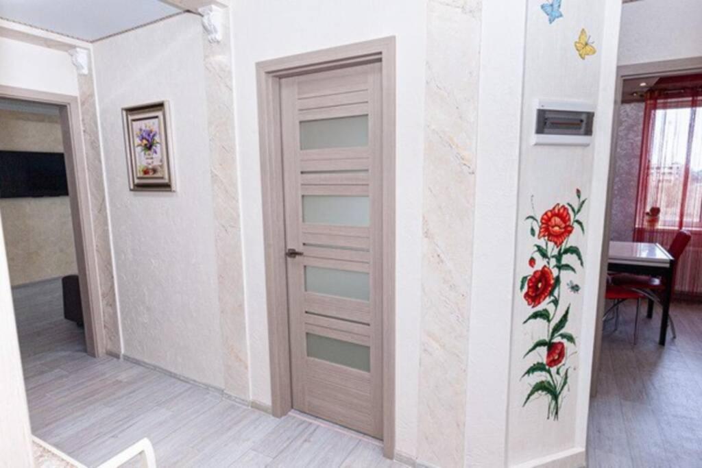 Тараскова 16, Люкс, ЮЗР - Housity