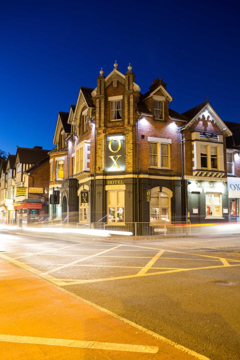 OX Hotel, Bar, & Grill - Housity