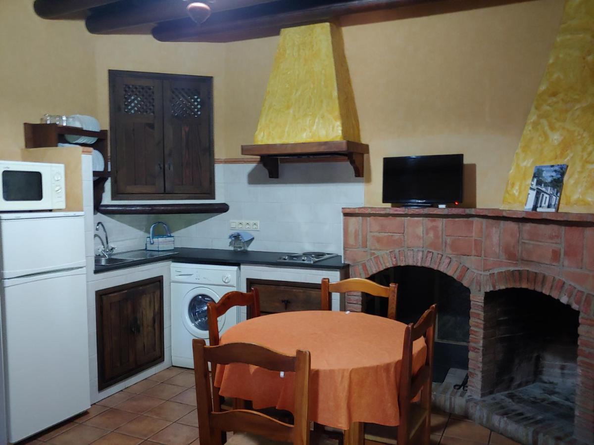 Una cocina o zona de cocina en Turismo Rural & SPA El Cercado