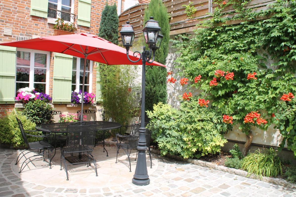 chambres d'hotes : La cour d'Etrepy - Housity