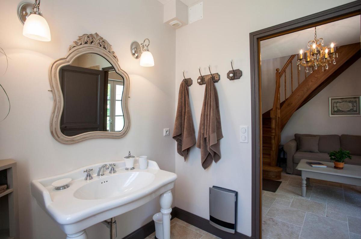 Maison d'hôtes de Charme Les Bruhasses - Housity