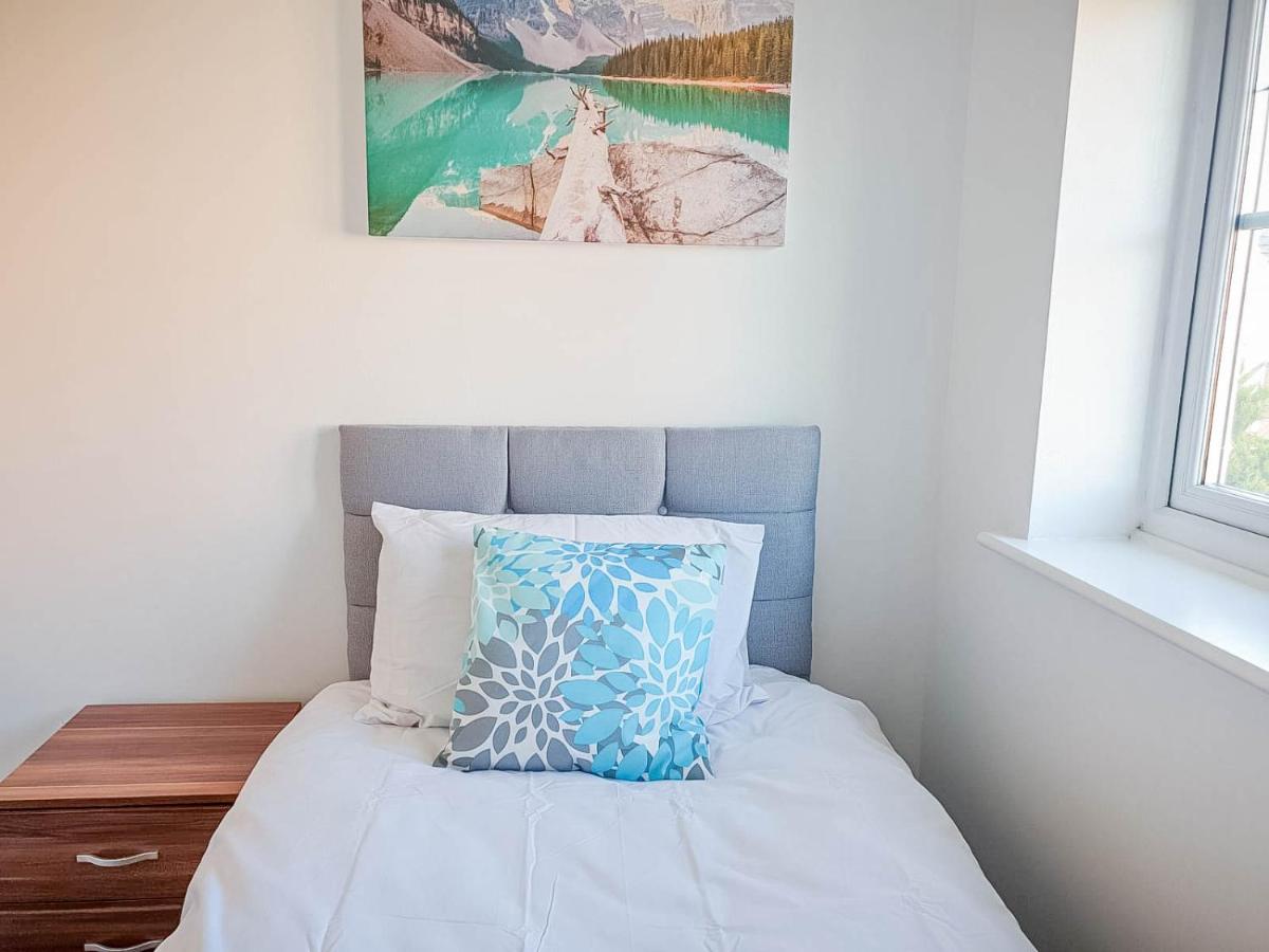 Airport Lounge - 3 Bed - 6 Persons - Housity