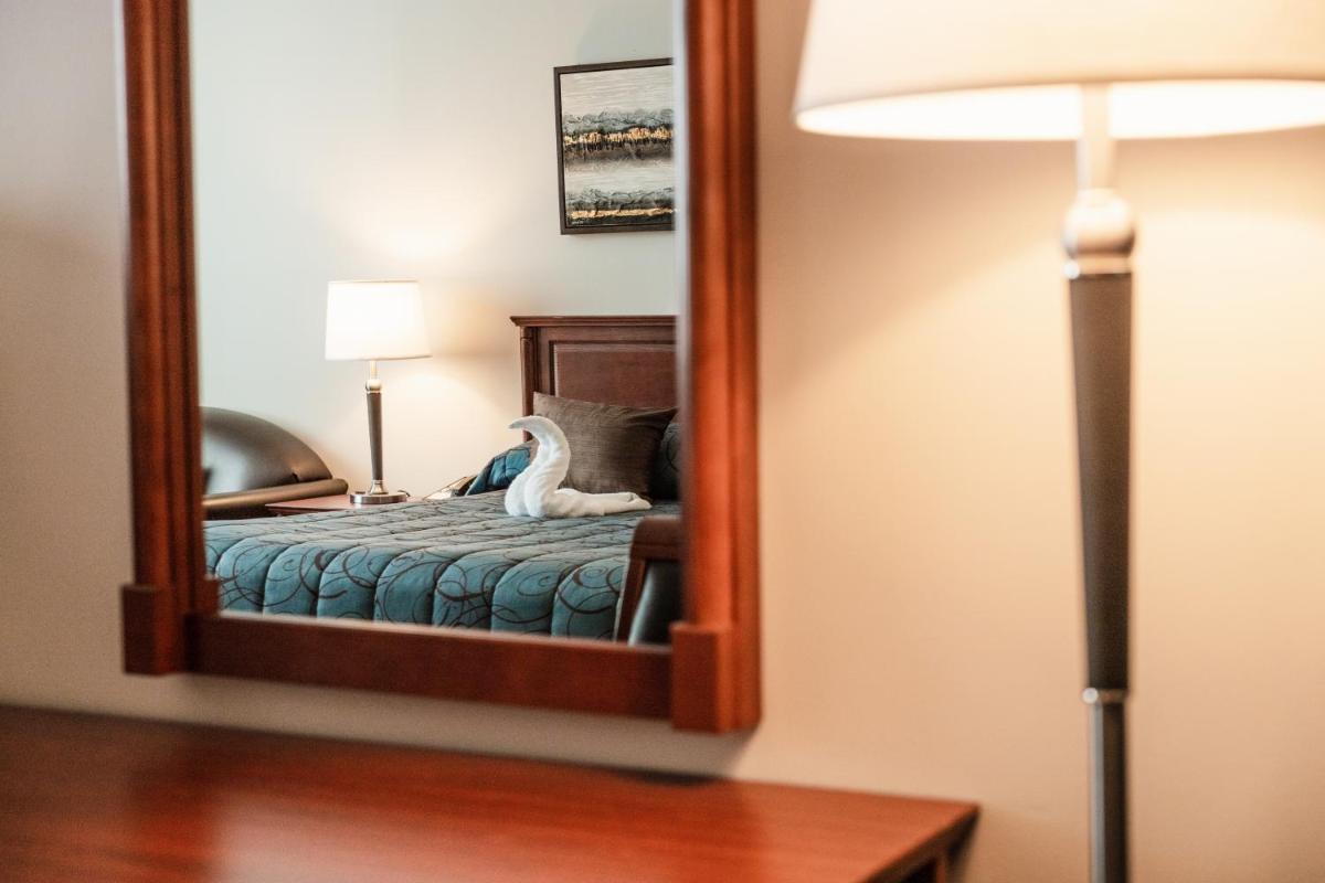 Adam's Airport Inn - Housity