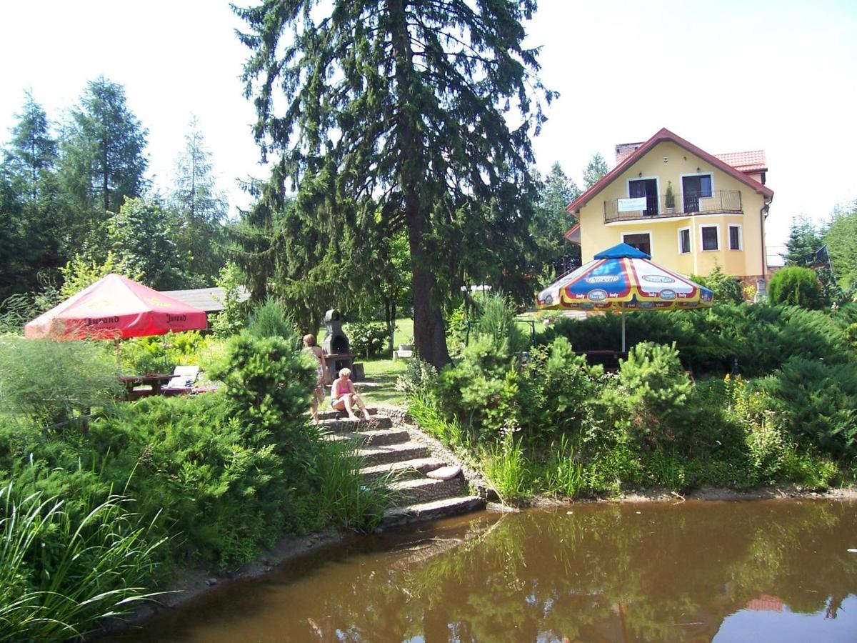 Gosciniec Nad Stawem - Housity