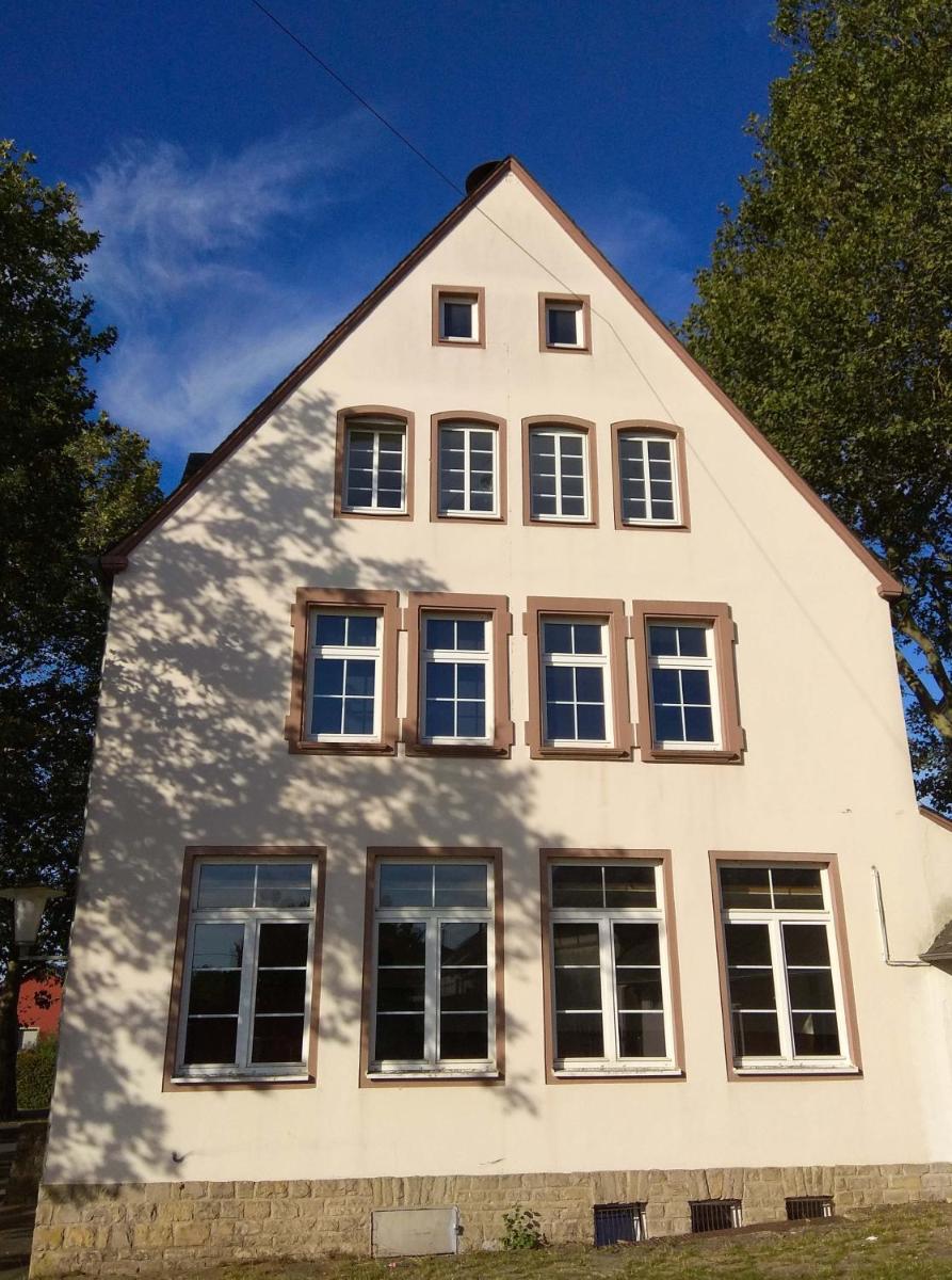 Alte Schule Gästehaus - Fräulein Apartment - Housity