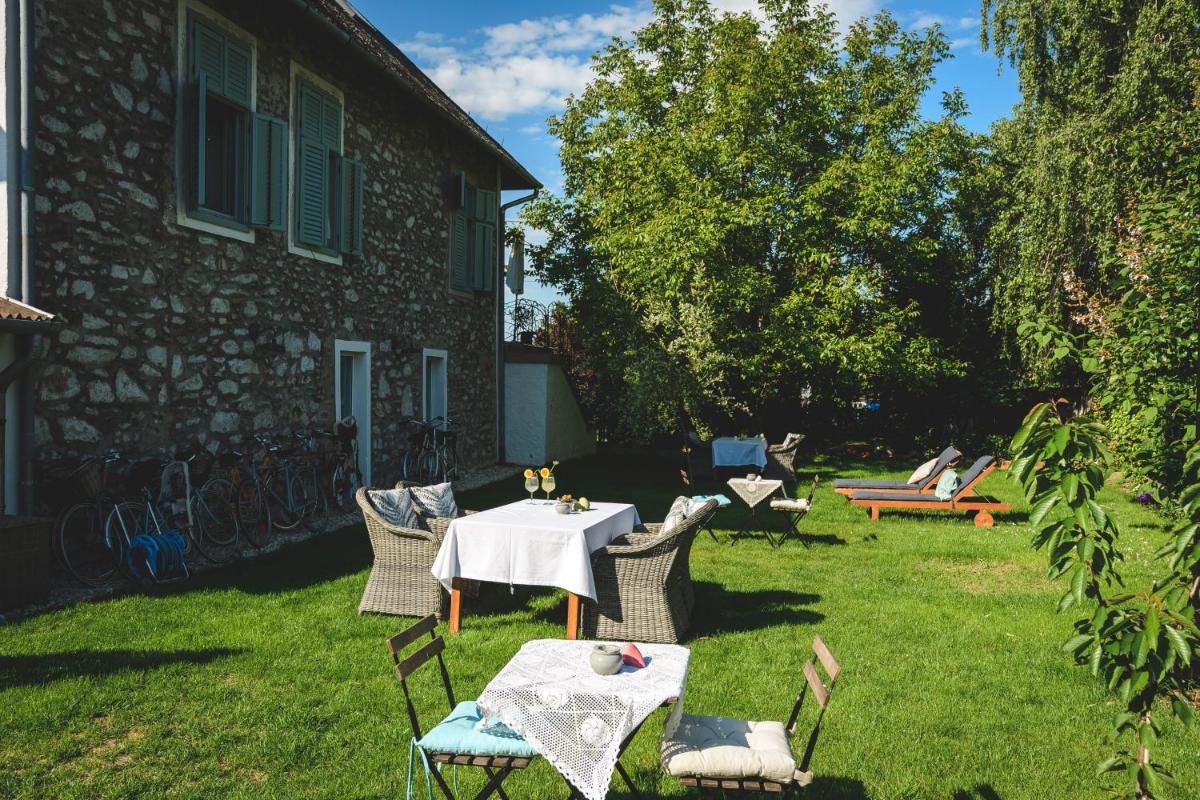 Vánkos Bed & Bistro - Housity
