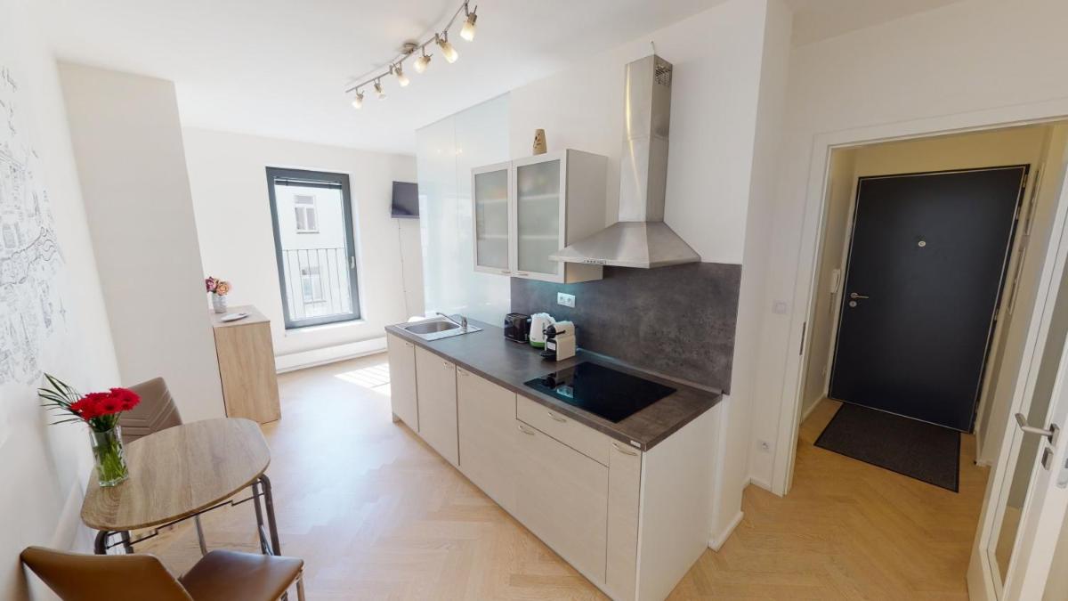 ONSITE Free Garage Parking, 10min Centre by Bus - Housity