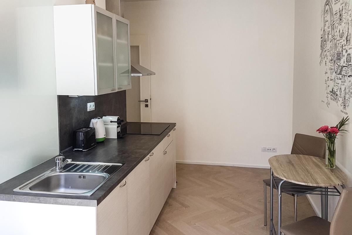 ONSITE Free Garage Parking, 10min Centre by Bus - Housity