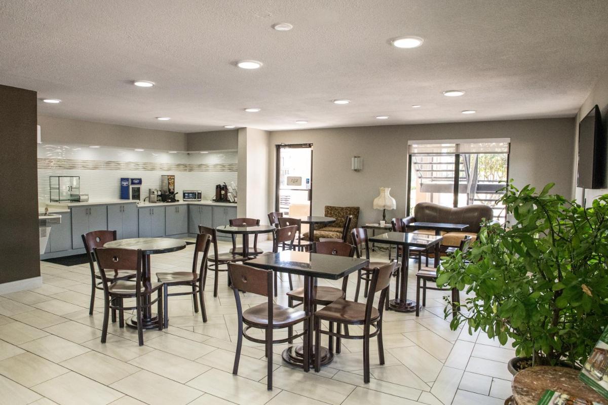 Mockingbird Inn & Suites - Housity
