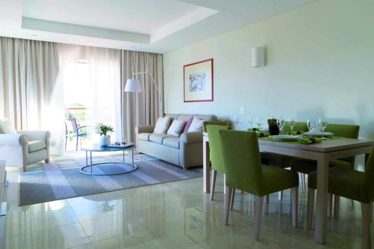 Uma área de estar em As Cascatas Golf Resort & Spa