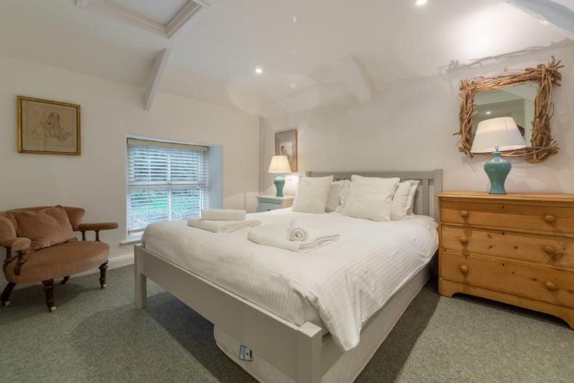 Rose in Vale Cottage - Housity