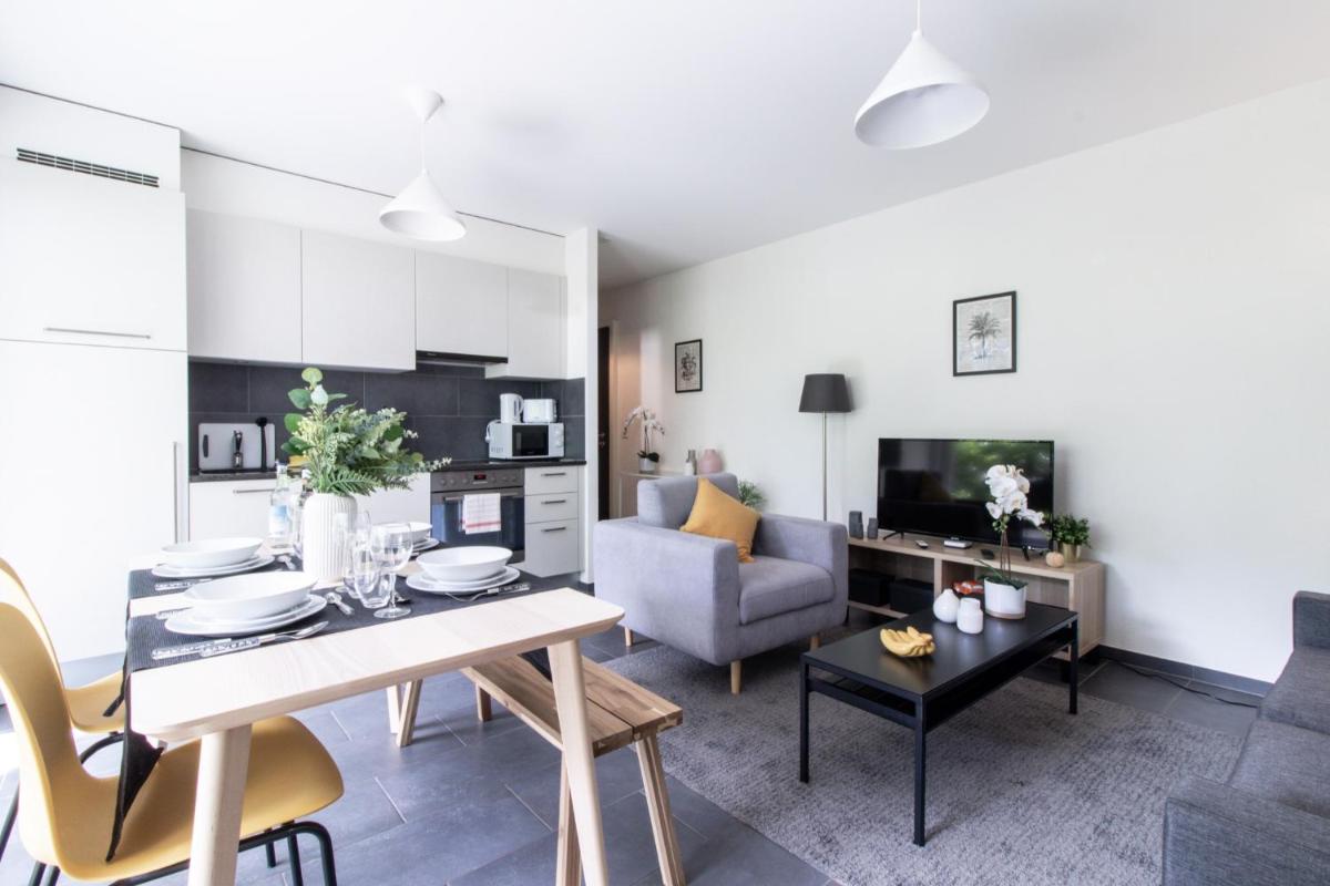 Modern 1 bedroom apartment at Le Bouveret. Self-checkin. - Housity