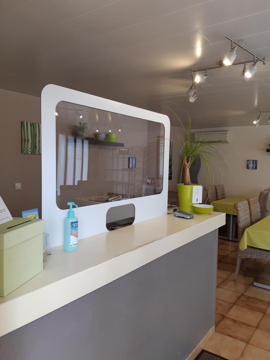 Hotel Les Pins - Housity