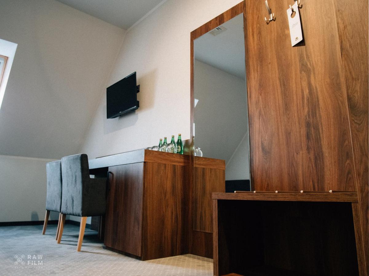 Hotel Nad Stawem - Housity