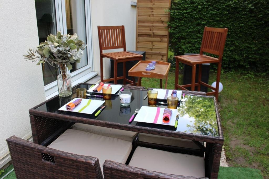 Le Garden Victoria - Canal & Cathédrale -30m2 & Garden - Housity