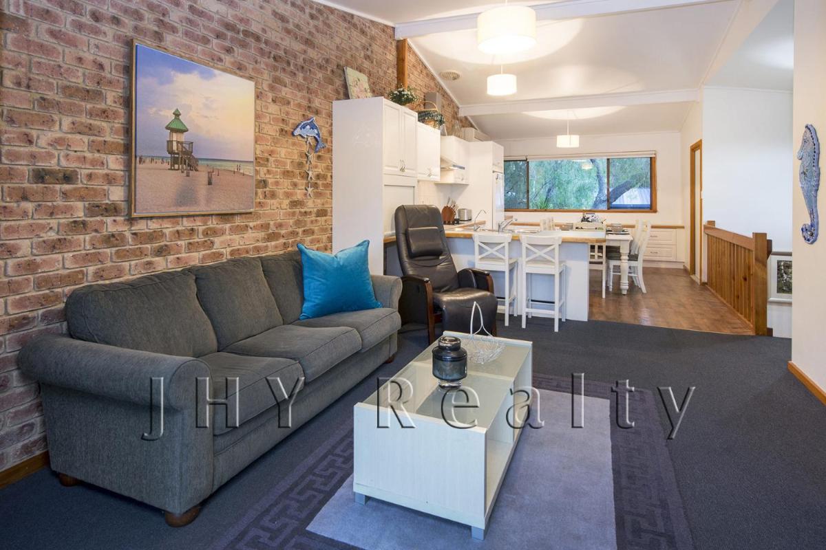 Coastal Cottage - Housity
