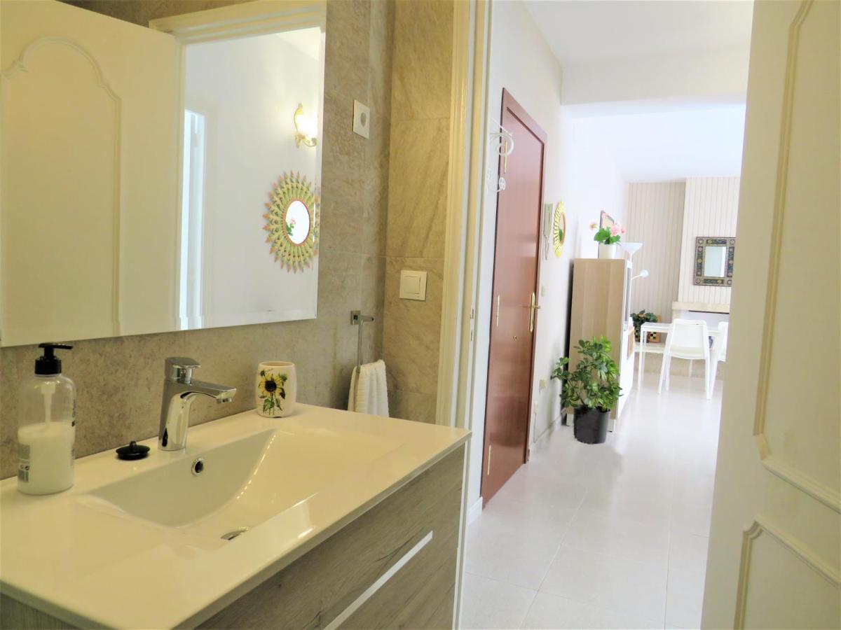 Elizabeth Beach Apartment with Seaviews! - Housity