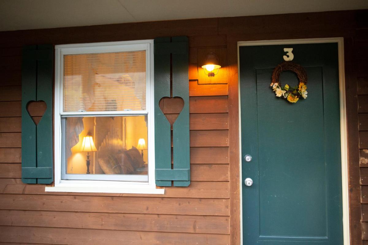 The Chimney Rock Inn & Cottages - Housity