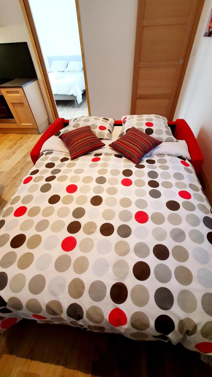 "LE PAVILLON" Maisonnette 150 m gare des Aubrais - Housity