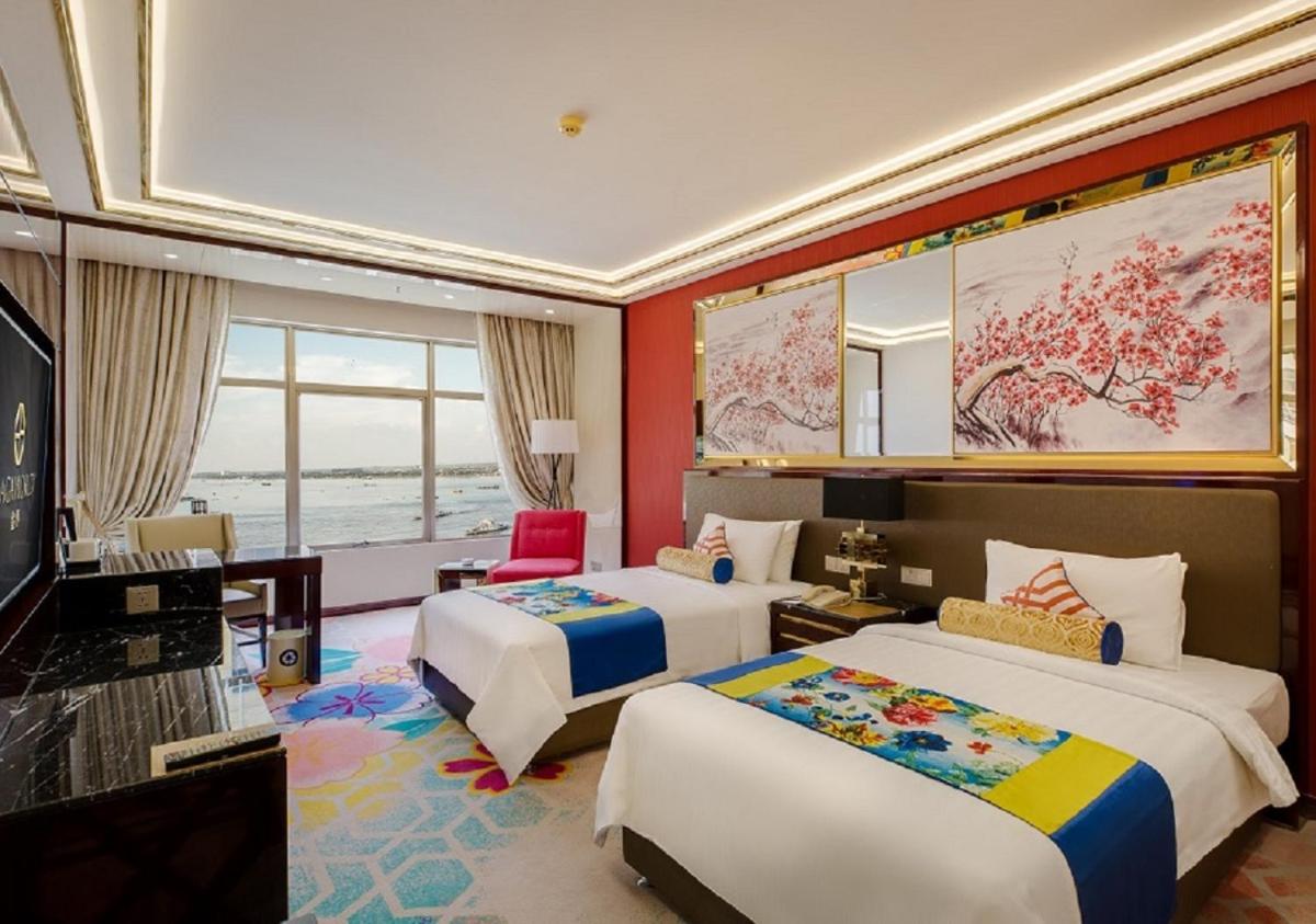 NagaWorld Hotel & Entertainment Complex - Housity