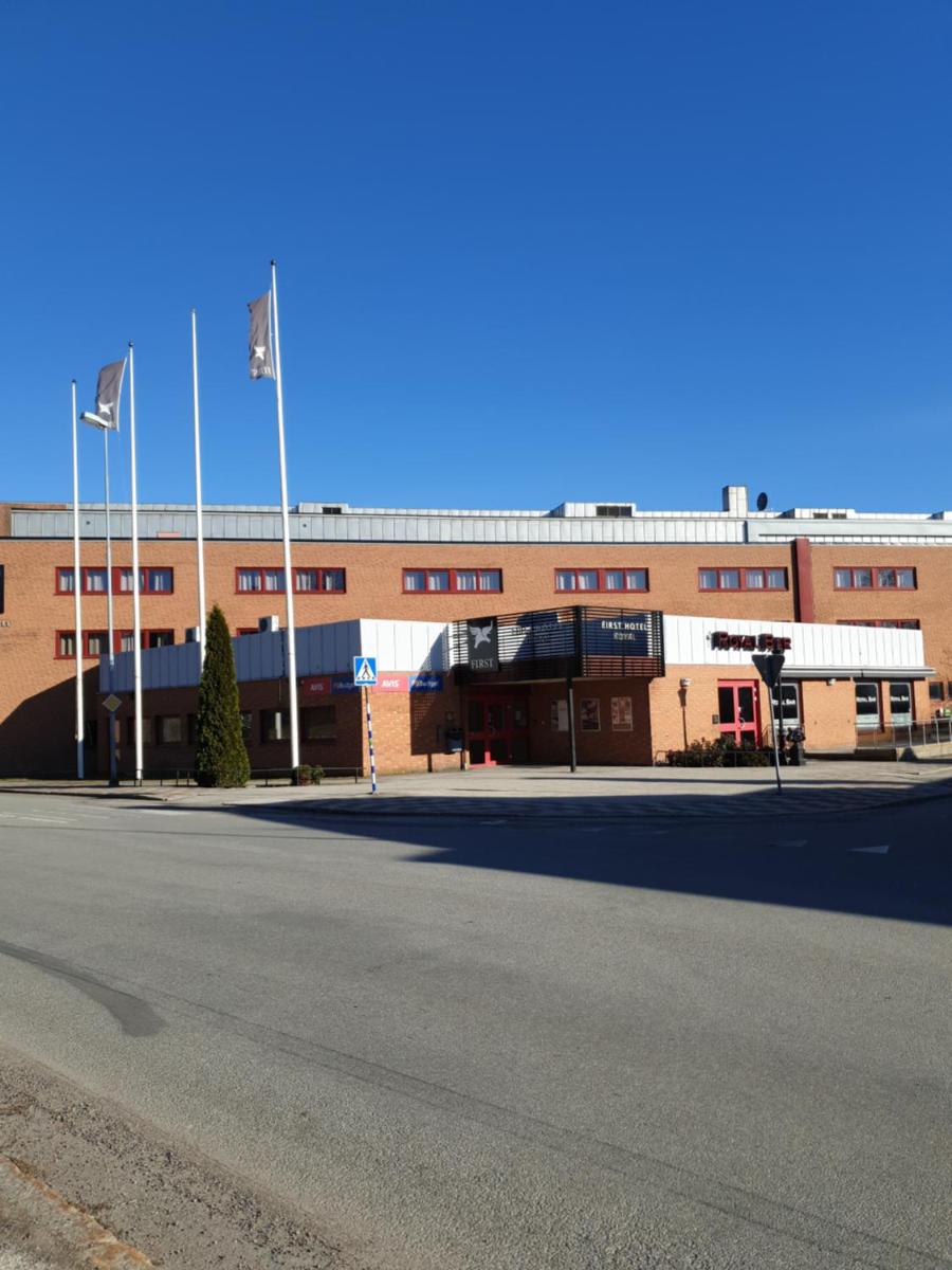 First Hotel Royal - Housity