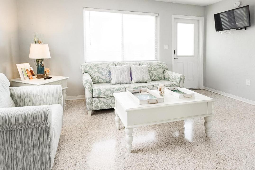 Ocean Eleven Suites - Housity