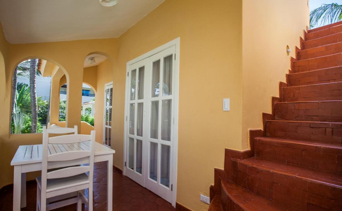 Los Corales Beach Village - Housity