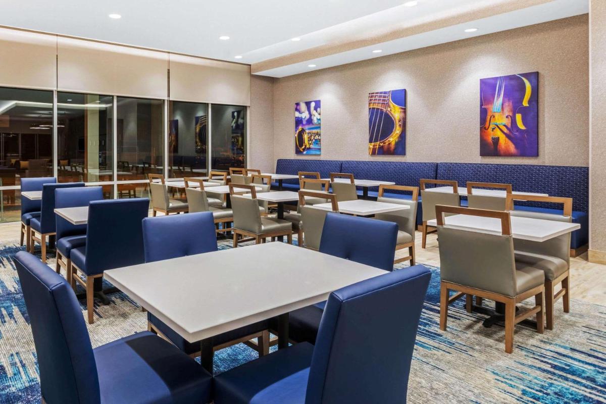 La Quinta Inn & Suites by Wyndham Kansas City Beacon Hill - Hizvo
