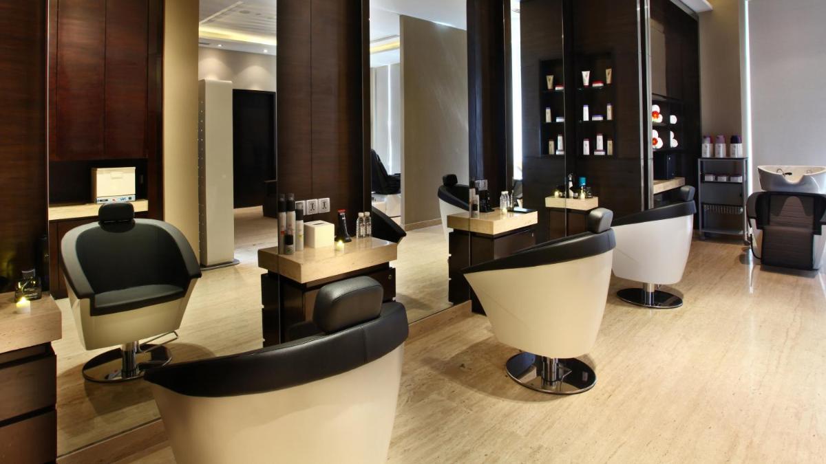 a hair salon with chairs and a mirror at Crowne Plaza New Delhi Rohini by IHG in New Delhi a hair salon with chairs and a mirror at Crowne Plaza New Delhi Rohini by IHG in New Delhi