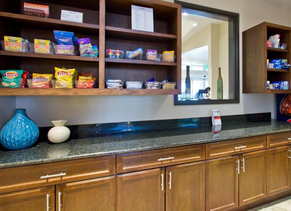 Holiday Inn Express and Suites Denver East Peoria Street by IHG - Housity