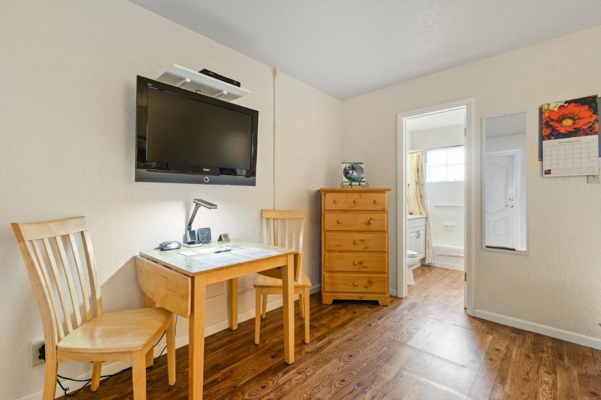 Tequesta Palms Inn - Housity