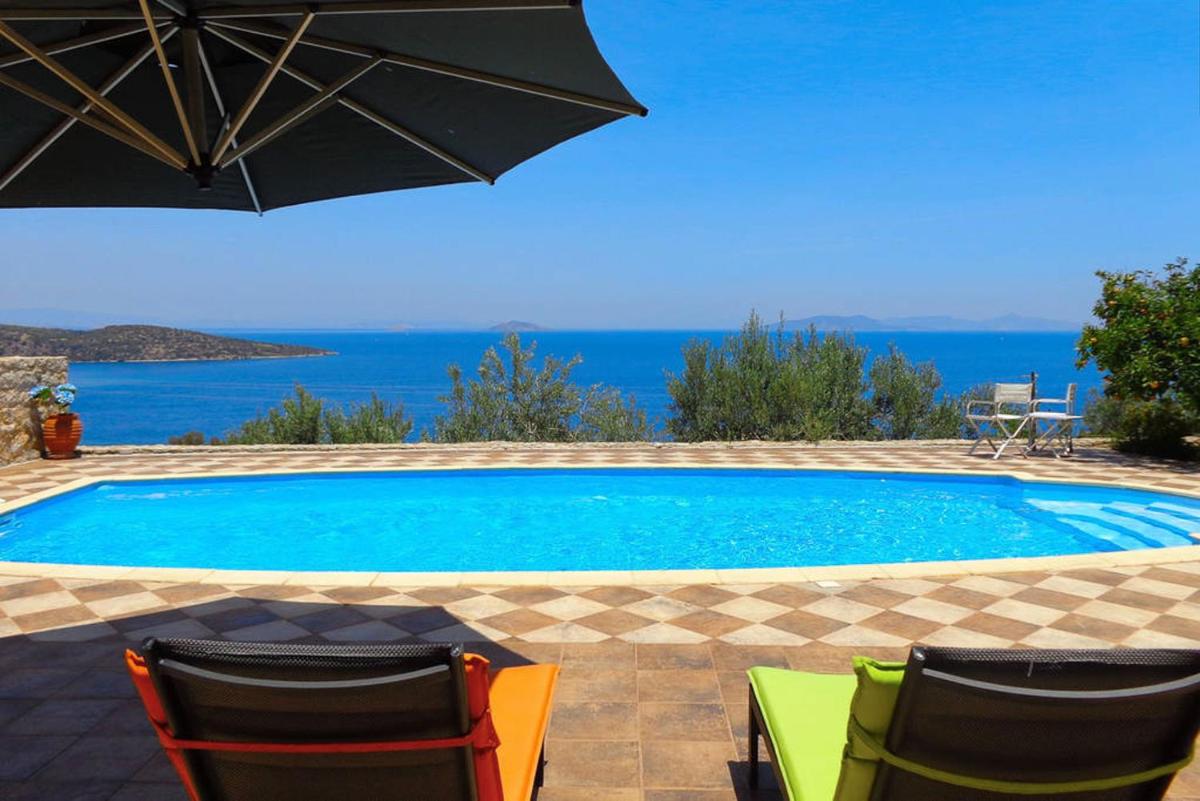 Luxury Villa with Pool overlooking a Majestic View - Housity