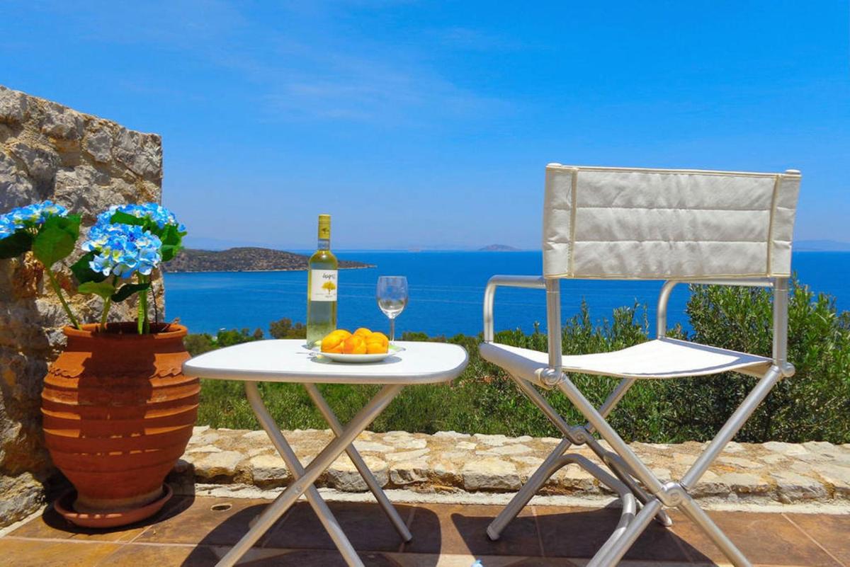 Luxury Villa with Pool overlooking a Majestic View - Housity