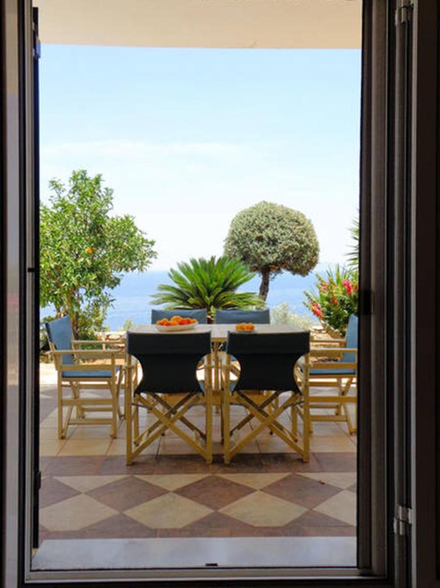 Luxury Villa with Pool overlooking a Majestic View - Housity
