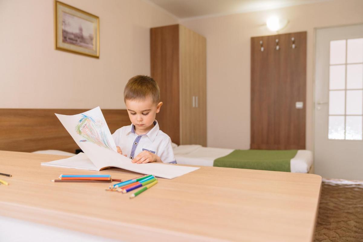 Hotel Polustrovo - Housity