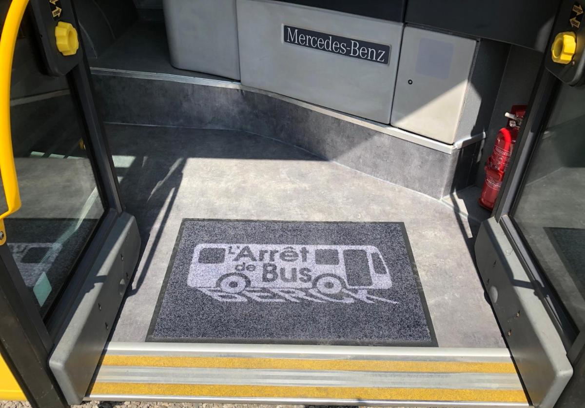 L Arrêt de Bus Insolite & SPA - Housity