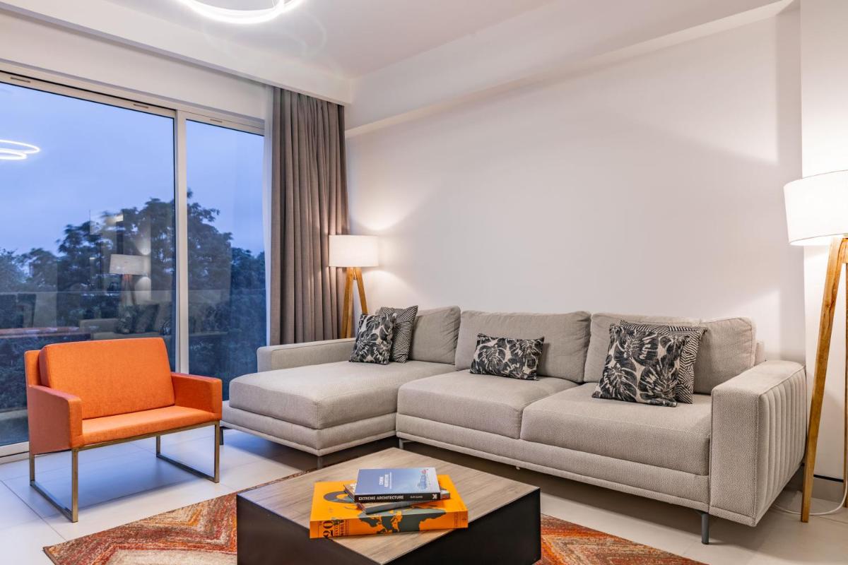 Purple Stays by Your Host - Housity