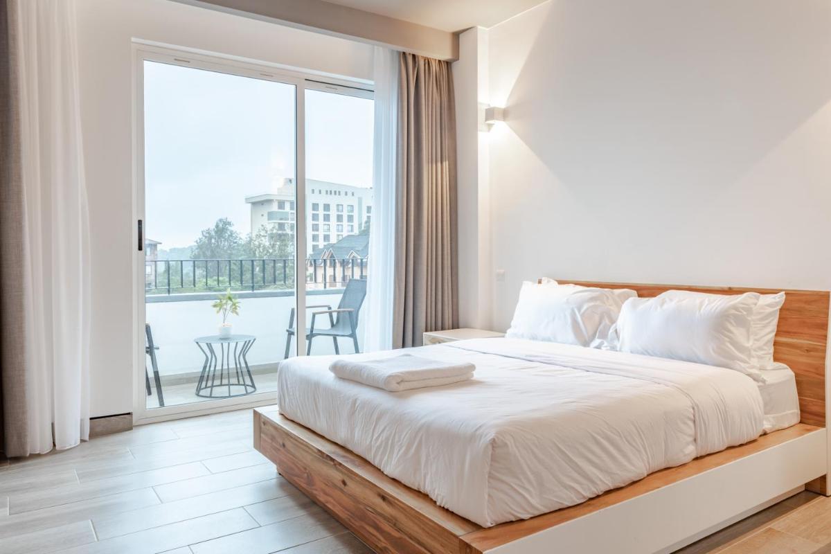 Purple Stays by Your Host - Housity