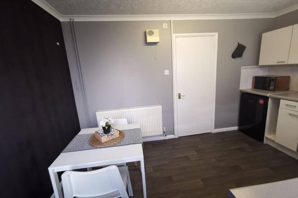 Cosy up in Palmers Leaze - Housity