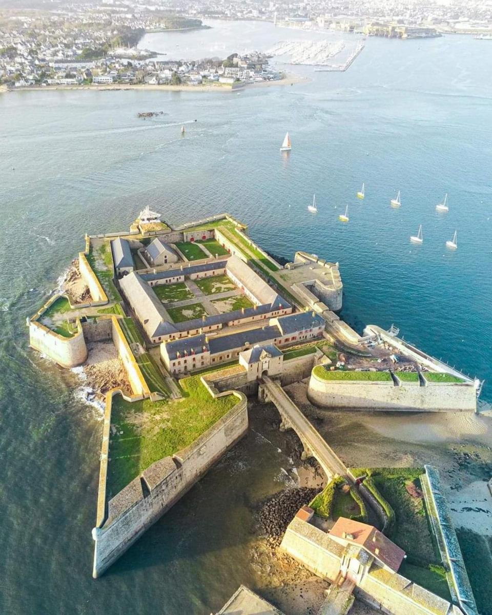 Vue générale sur la mer ou vue sur la mer prise depuis l'hôtel